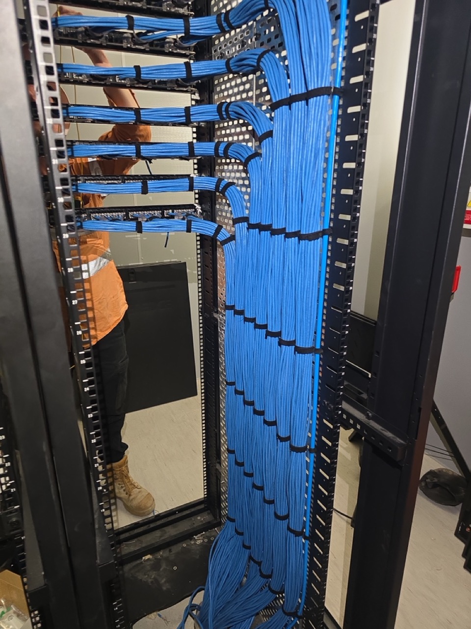 f33f8337-86ef-400c-b659-81968c6b68bb Large